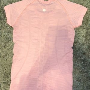 I’m selling it because it is to small for me,the color is pink,lululemon